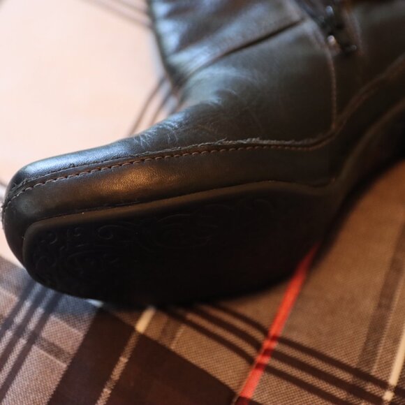 Clarks Artisan Black Zip Side Heeled Ankle Boot  Leather Upper Size 7M - Picture 11 of 13